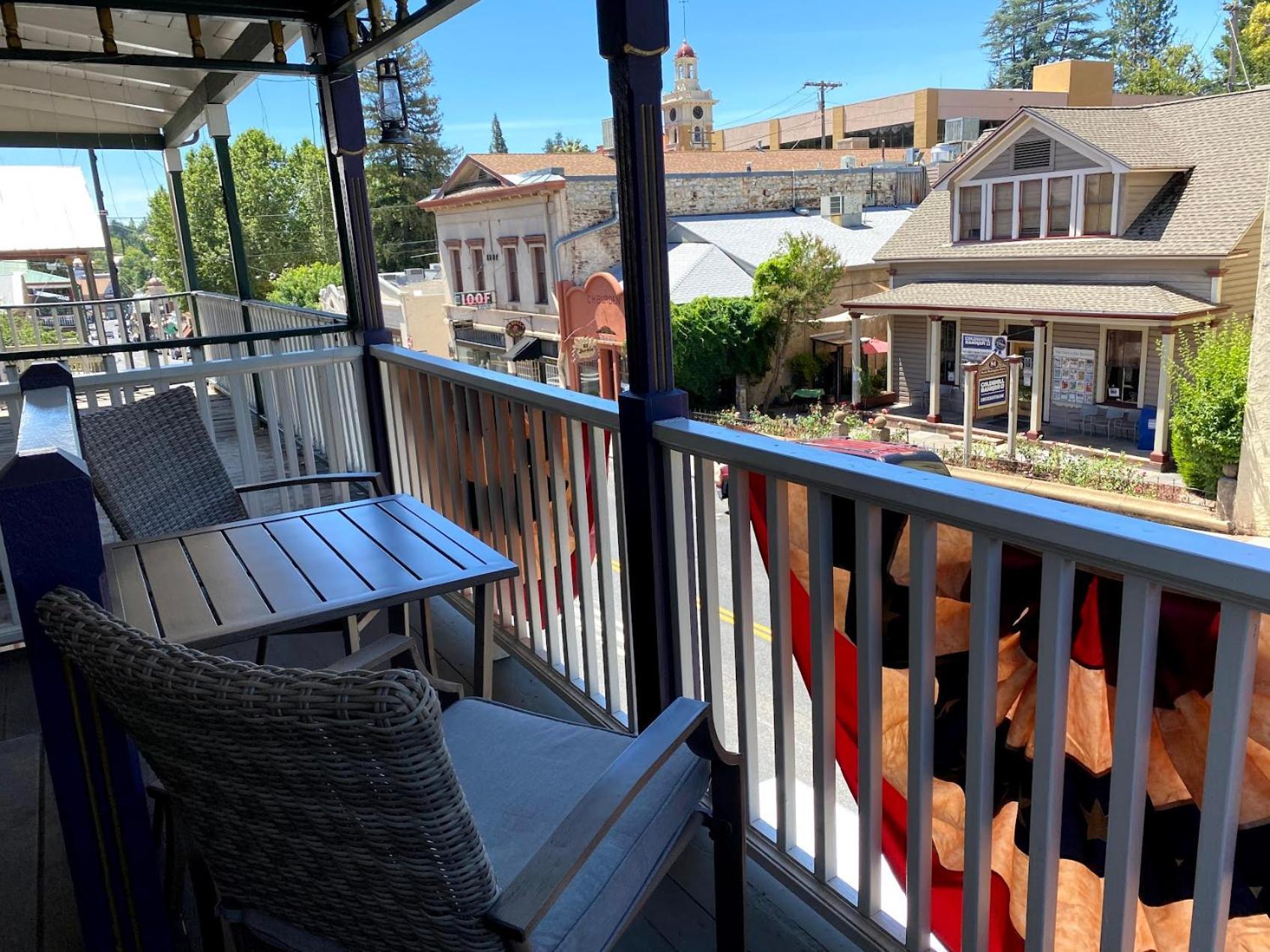 Historic Washington St Balcony Apartment โซโนรา ภายนอก รูปภาพ