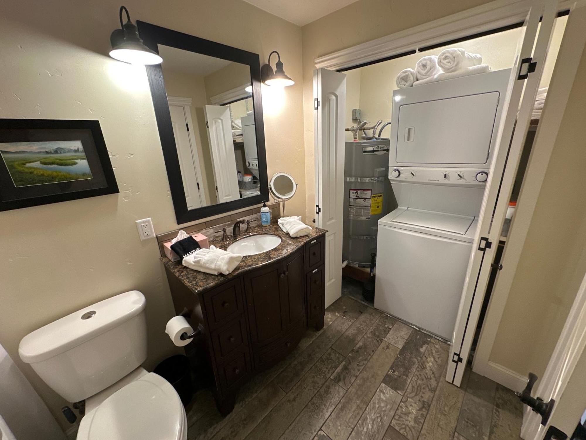 Historic Washington St Balcony Apartment โซโนรา ภายนอก รูปภาพ