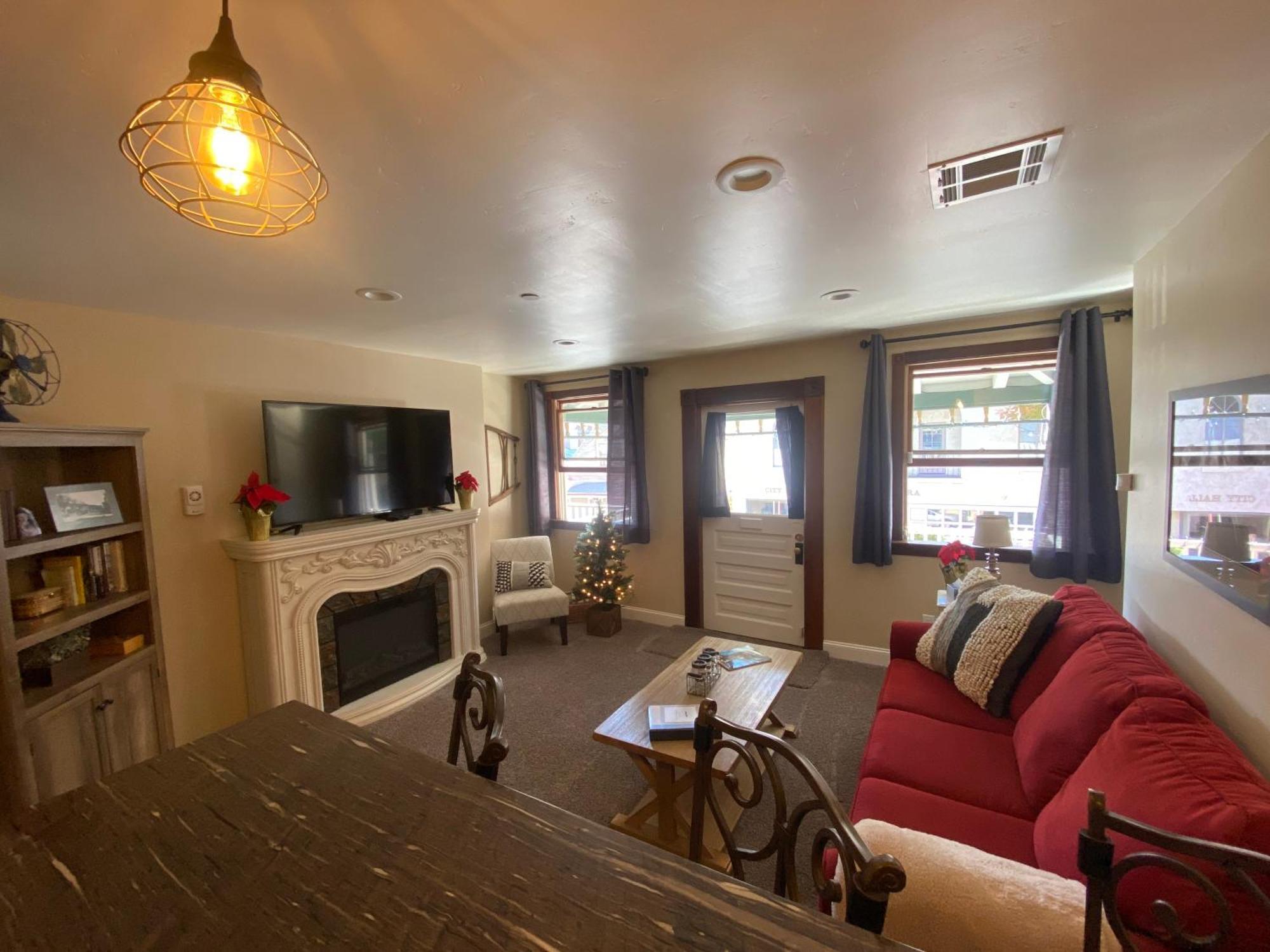 Historic Washington St Balcony Apartment โซโนรา ภายนอก รูปภาพ
